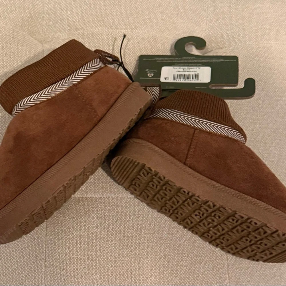 PAWZ nwt brown